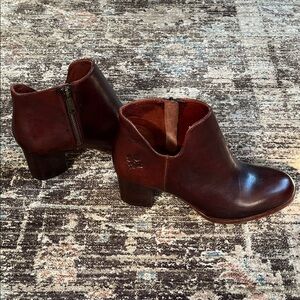 NWOT Patricia Nash Brown Leather Ankle Booties